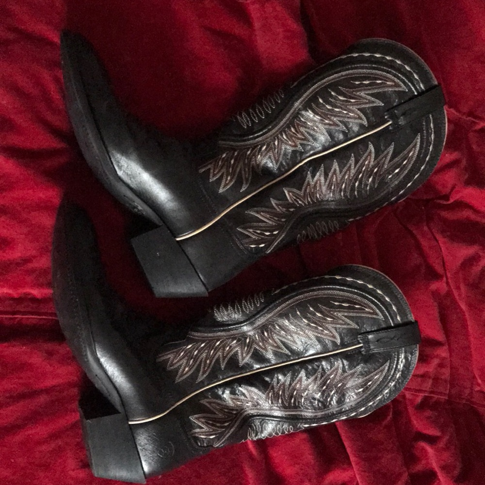 New black leather cowboy boots size 8.5
